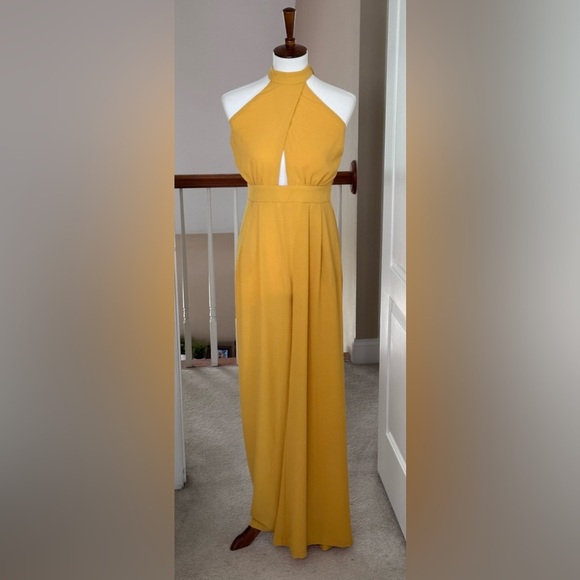 Boutique Chic 💛 Halter Jumpsuit - Picture 9 of 16